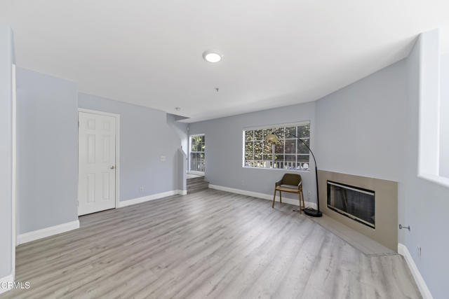 Building Photo - 607 W Duarte Rd