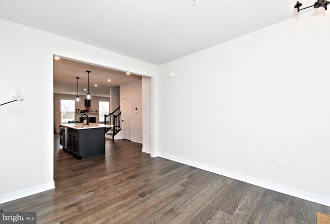 Building Photo - 500 Sterling Dr