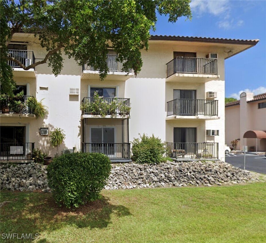 Foto del edificio - 830 Wiggins Pass Rd