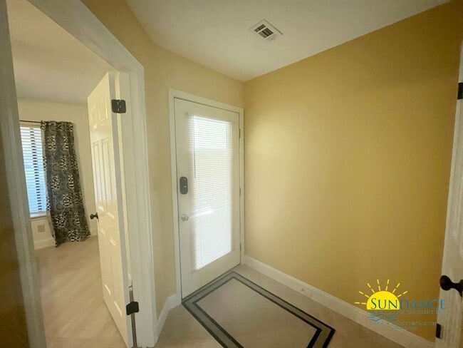 Foto del edificio - Bluewater Bay Lakefront Furnished Condo -  Convenient to EOD School and Eglin AFB