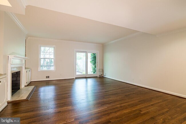 Foto del edificio - 3500 Hamlet Pl