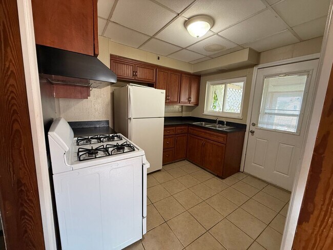 Foto del edificio - 3 bed 1 bath