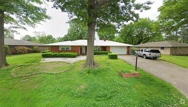 Building Photo - 708 Henryetta St
