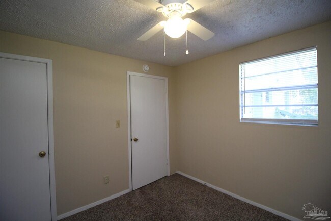 Foto del edificio - 5 Edgewood Cir