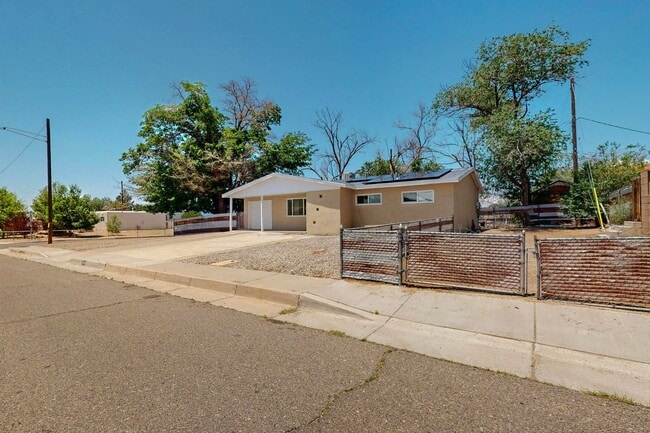 Building Photo - NE Heights 3/BD 2//BA 1/CG Home