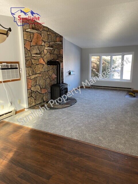 Foto del edificio - Beautiful 5 Bed 2 Bath With Views