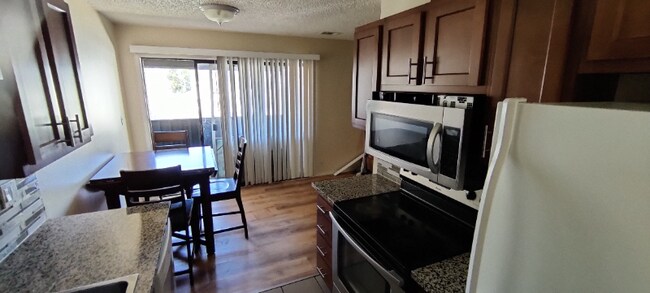 Foto del edificio - 10702 E Exposition Ave