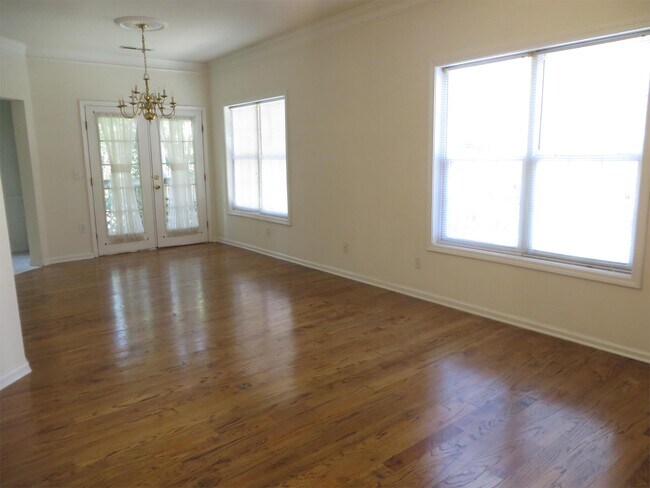 Foto del edificio - 8801 Fairview Bluff