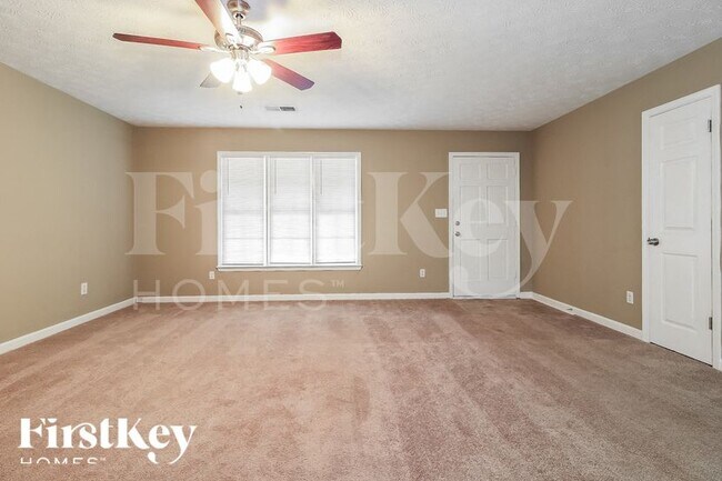 Building Photo - 276 Hollyberry Dr