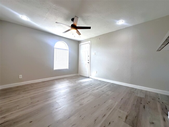 Building Photo - 3214 Hutchins St