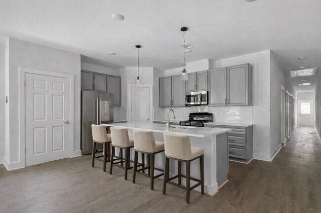 Foto del edificio - 6010 Bobby Burns St