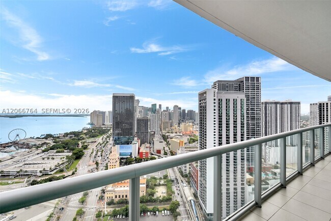 Foto del edificio - 888 Biscayne Blvd