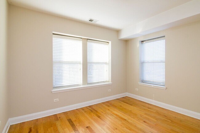 Building Photo - 6509 N Claremont Ave