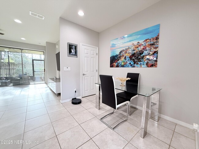 Foto del edificio - 14316 Dovewind Ct