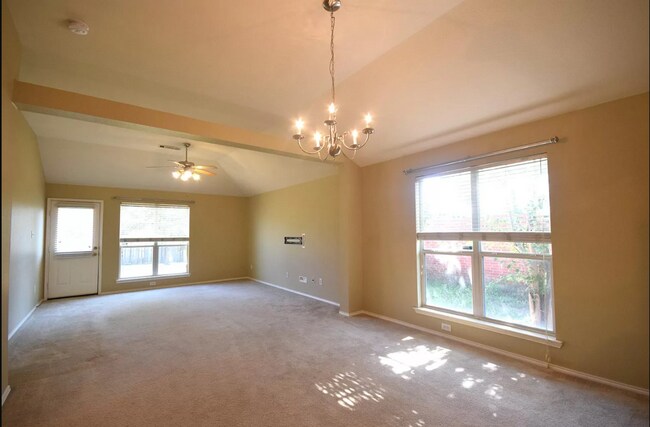 Building Photo - Beautiful 3 Bed 2 bath 2 car garage house ...