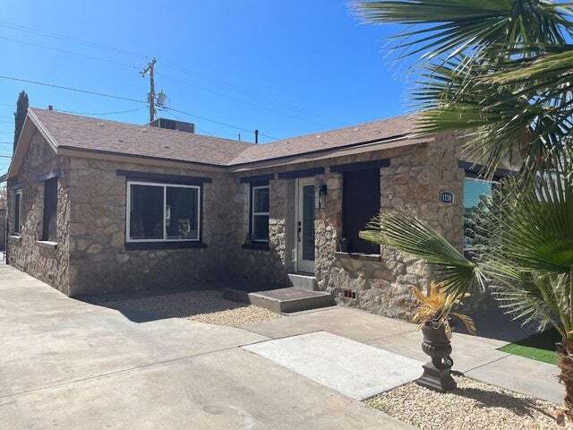 Building Photo - 1310 E San Antonio Ave