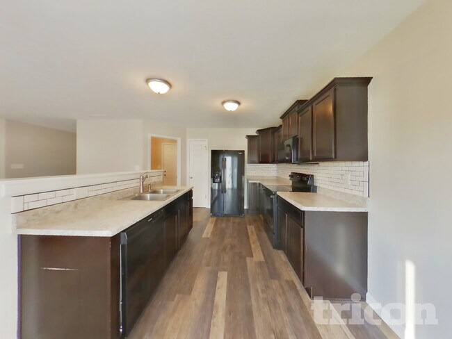 Foto del edificio - 963 Redwood Dr