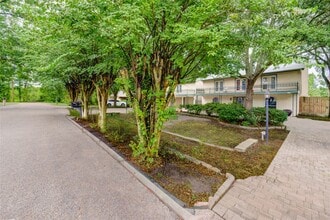 Building Photo - 303 Shady Glen Ln