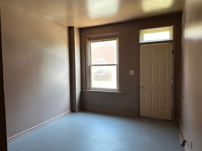 Building Photo - 2 Bedroom 2 Bathroom Row Home For Rent In ...