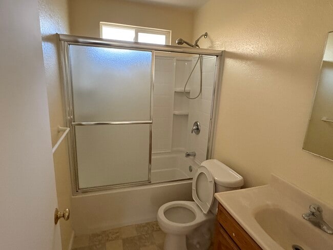 Foto del edificio - 4054 Lemoyne Way