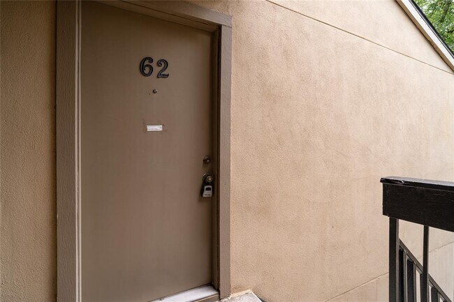 Foto del edificio - 2200 Pebblebrook Dr