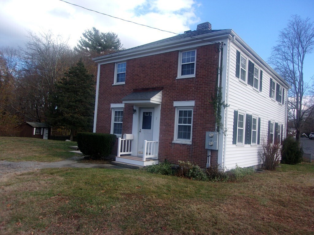 Primary Photo - 7 Hemlock Rd