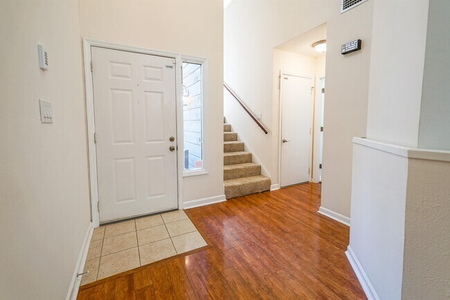 Foto del edificio - 1731 Nestlewood Ln