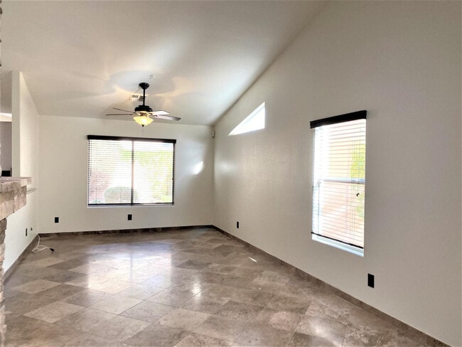 Building Photo - 10358 E Davenport Dr