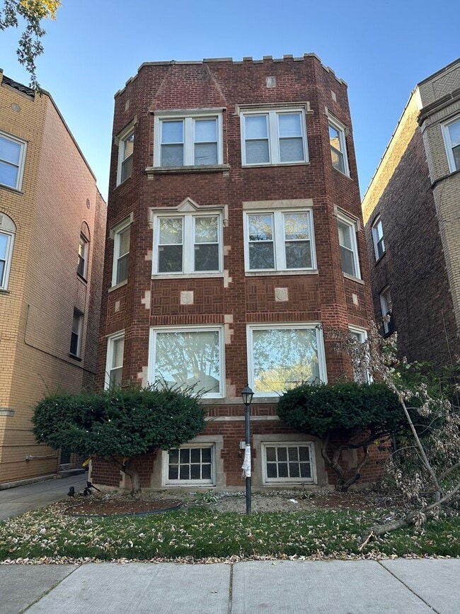 Building Photo - 8518 S Bennett Ave