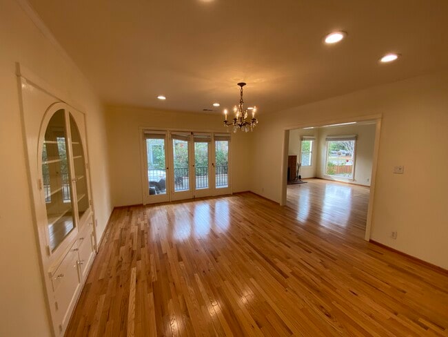 Dining Room - 1125 Huntington Dr