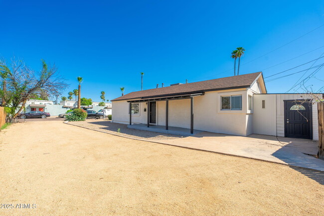 Building Photo - 913 W Highland Ave