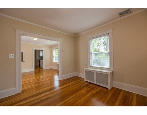 Foto del edificio - 9 Russell Rd