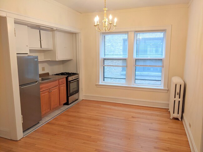 Foto del edificio - 729 Hinman Ave