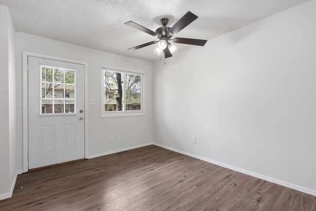Building Photo - 1707 E Walnut Lawn St