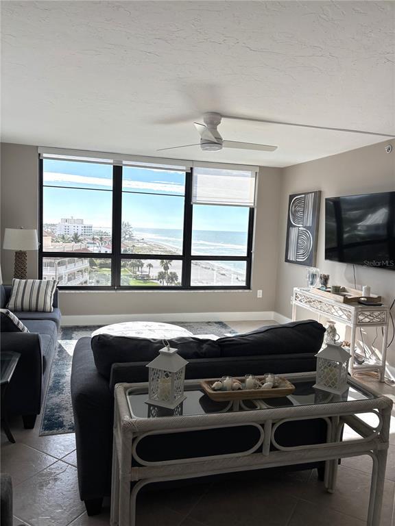 Foto del edificio - 631 Alhambra Rd