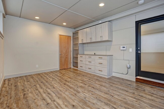 Building Photo - 3bd/3.5ba Seattle Townhome