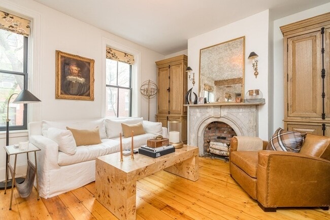 Building Photo - 42 Garden St