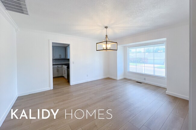 Building Photo - 4501 N Billen Ave