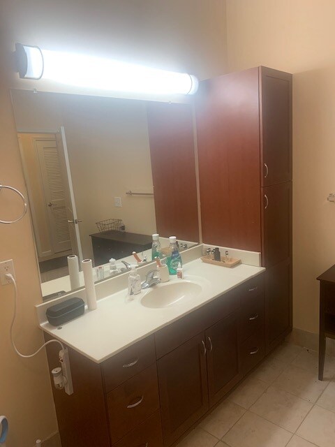 bathroom - 870 Mayson Turner Rd NW