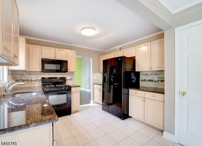 Building Photo - 34 Fowler Dr