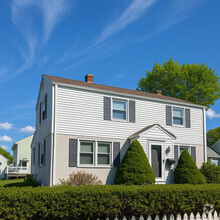 Building Photo - 17 New Hampshire Dr