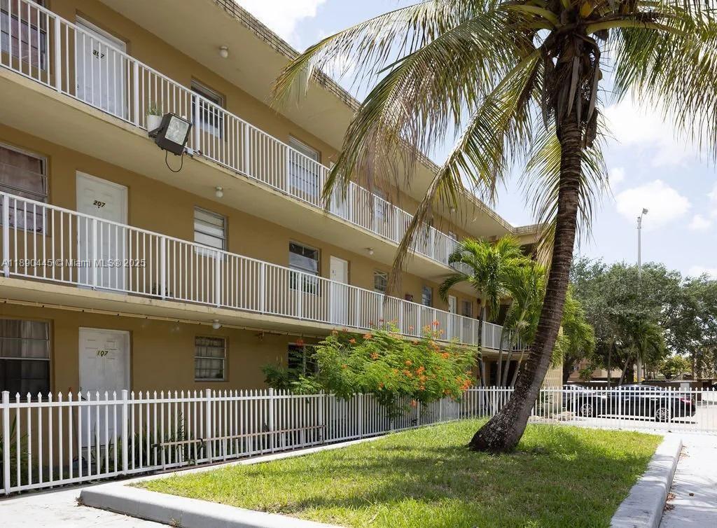 Foto principal - 955 W 74th St