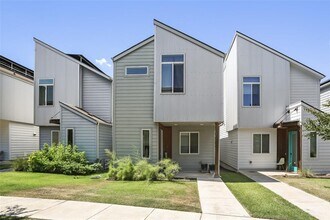 Building Photo - 801 N Bluff Dr