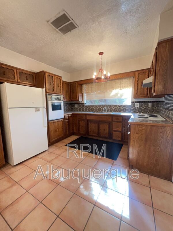 Building Photo - 192 W Valverde Rd