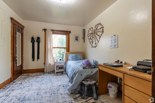 Building Photo - 807 S Main St