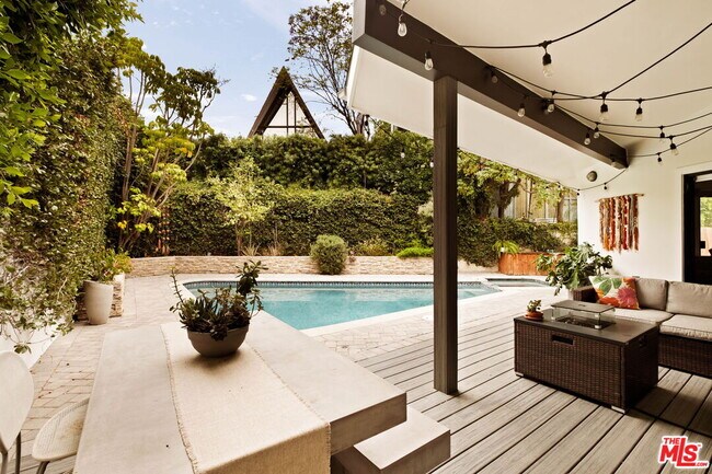 Foto del edificio - 303 Mavis Dr