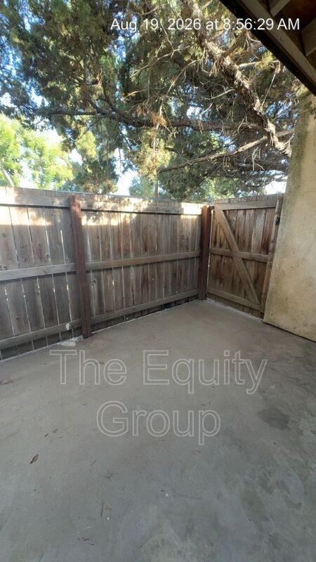 Building Photo - 1322 W Elowin Ave
