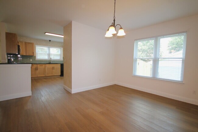 Foto del edificio - Completely Renovated 3BR Brick Home in Northpointe with Brand-New Kitchen, Luxury Vinyl Plank Flo...