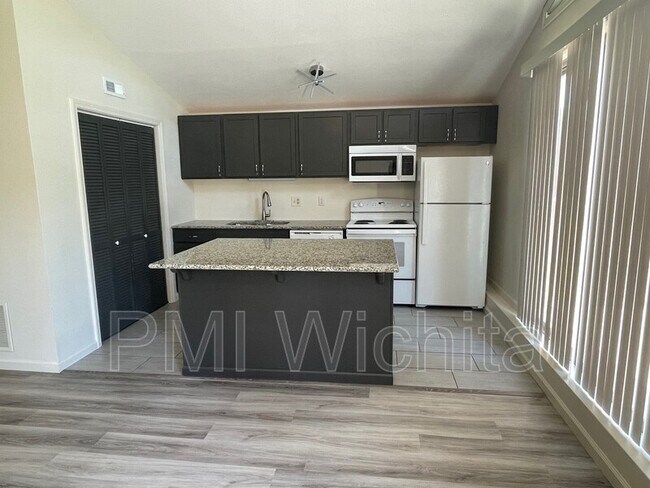 Foto del edificio - 1500 E 10th St