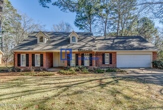 Building Photo - 560 Dixton Dr